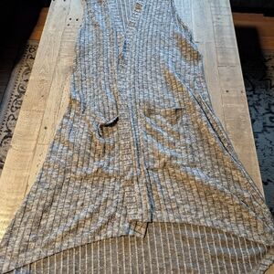 Gray Women's Sleeveless Cardigan